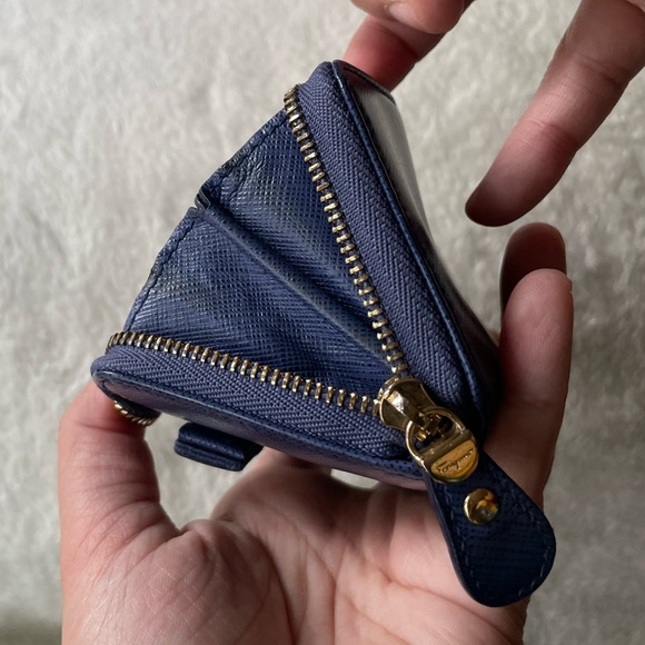 Salvatore Ferragamo zippy wallet - Picture 8 of 16